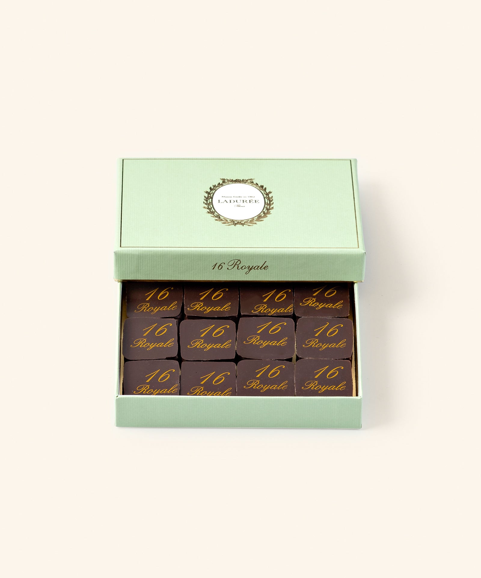 Box of 12 "16 Royale" chocolates