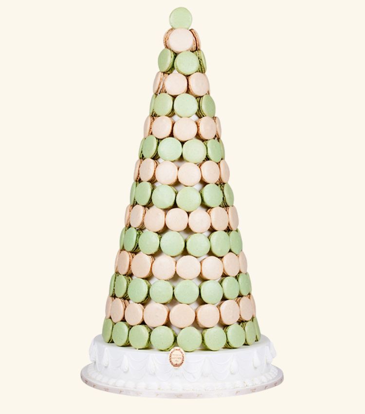 Pyramid of macarons - 370 macarons