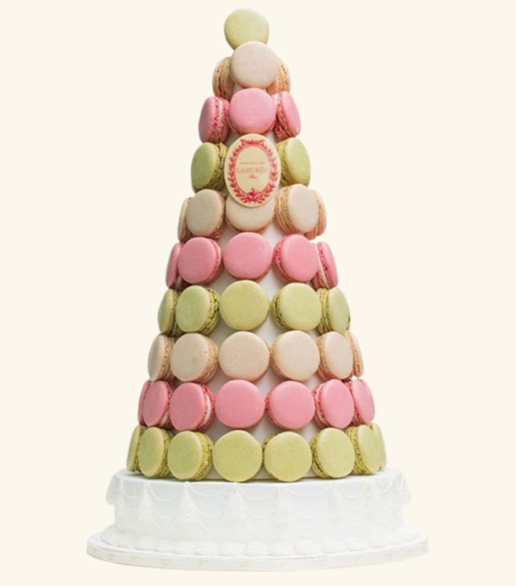 Pyramid of macarons - 150 macarons